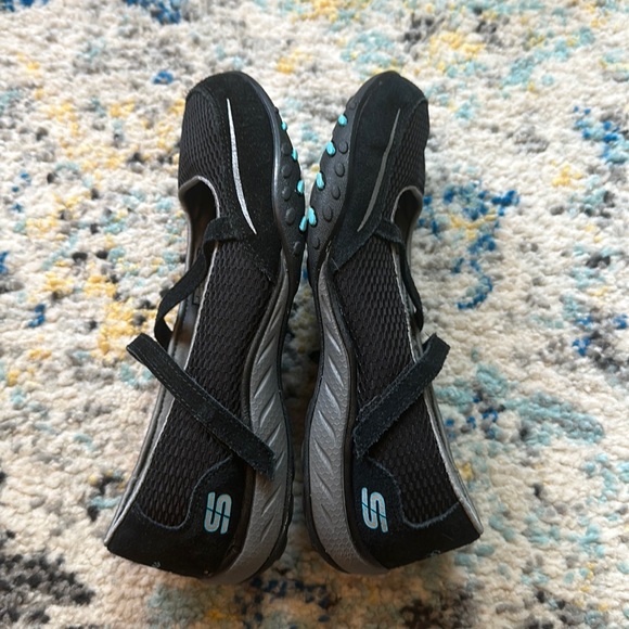 Skechers Relaxed Fit Memory Foam Shoes Mary Janes Black Size 5 Great condition - Picture 3 of 12